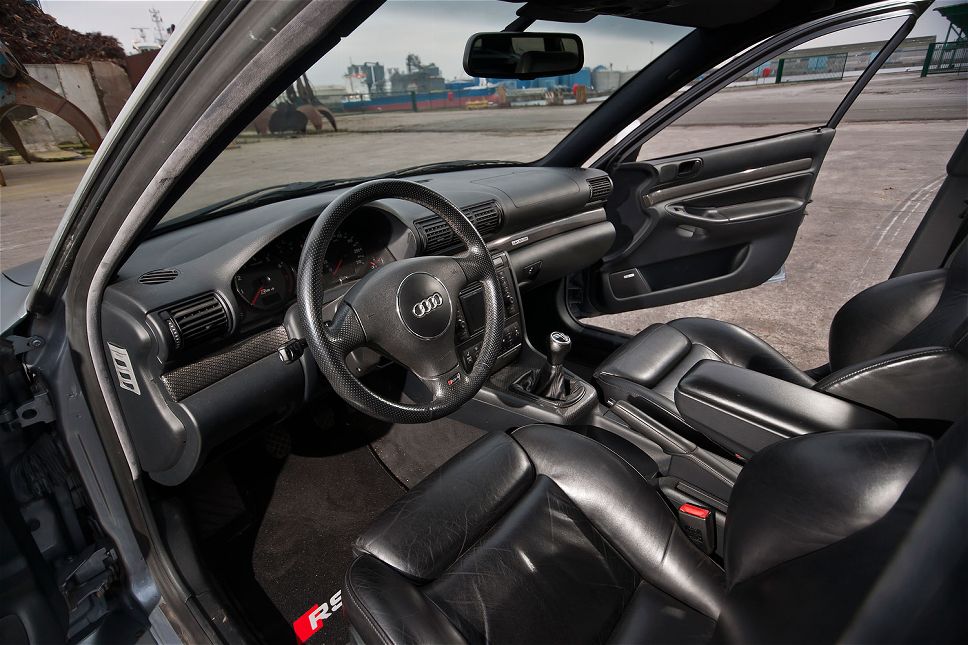 2001-audi-RS4-interior-14