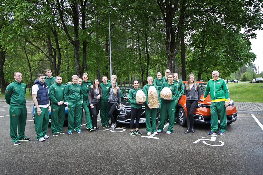 Merginos ir rinktine-91