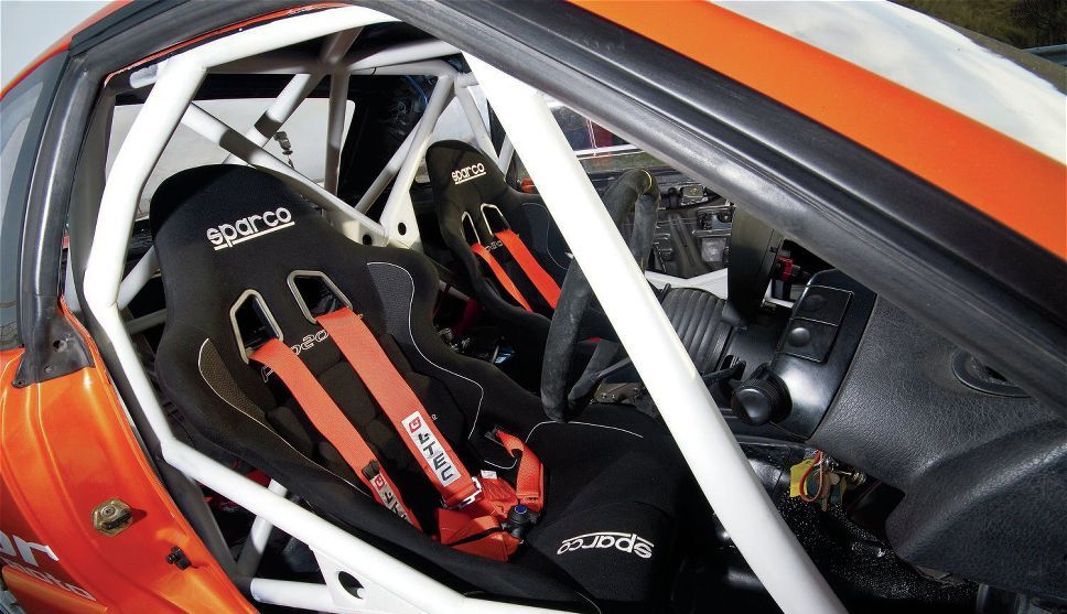nissan-r32-skyline-GTR-custom-FIA-spec-rollcage-03