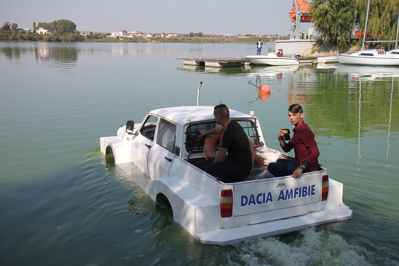 romanian-naval-students-build-amphibious-dacia-pickup-video_3