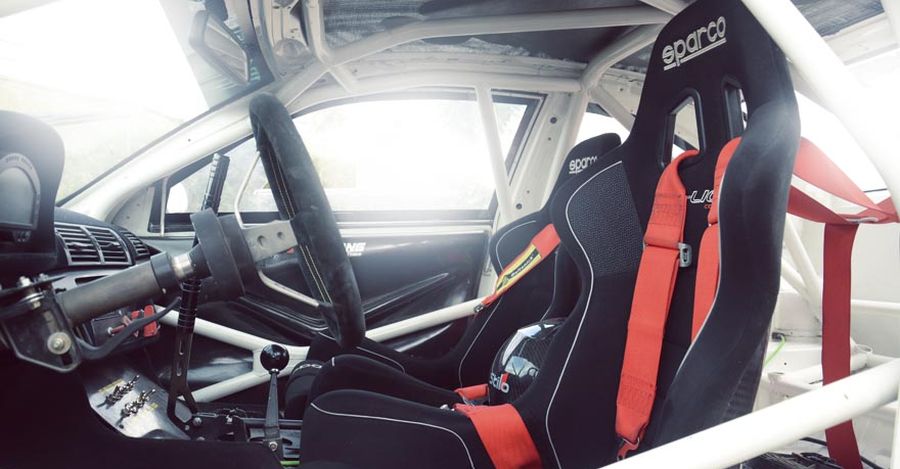 interior-m3-adam-frank-cartu-drifting