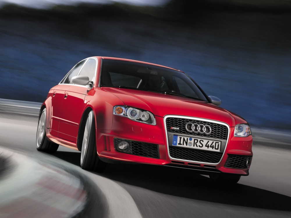 audi_rs4_sedan_11