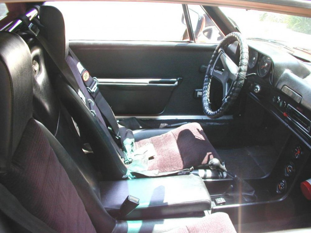 <a href='https://www.autobilis.lt/skelbimai/naudoti-automobiliai/bmw' target='_blank' class='phrase'>bmw</a>-328i-models-test-out-the-difference-between-all-season-and-winter-tires-video-89316_1