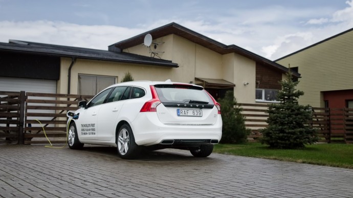 volvo-v60-plug-in-hybrid-efektyvesnis-ir-pranasesnis-uz-visus-hibridinius-automobilius1