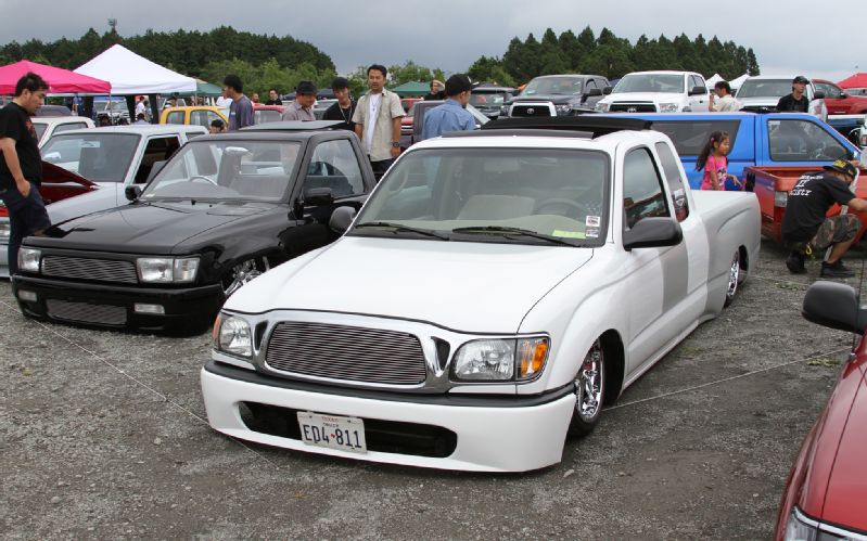 truck-trends-japan-<a href='https://www.autobilis.lt/skelbimai/naudoti-automobiliai/toyota' target='_blank' class='phrase'>toyota</a>-tacoma-front-three-quarters