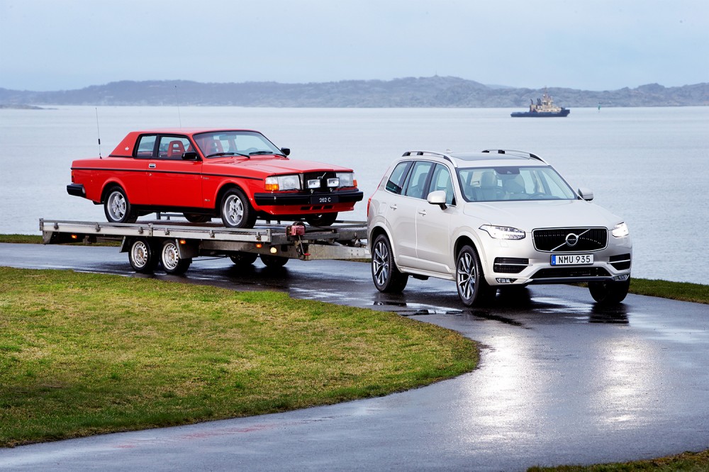 Pehr G Gyllenhammar's 1981 Volvo 262C on a trailer behind the new XC90