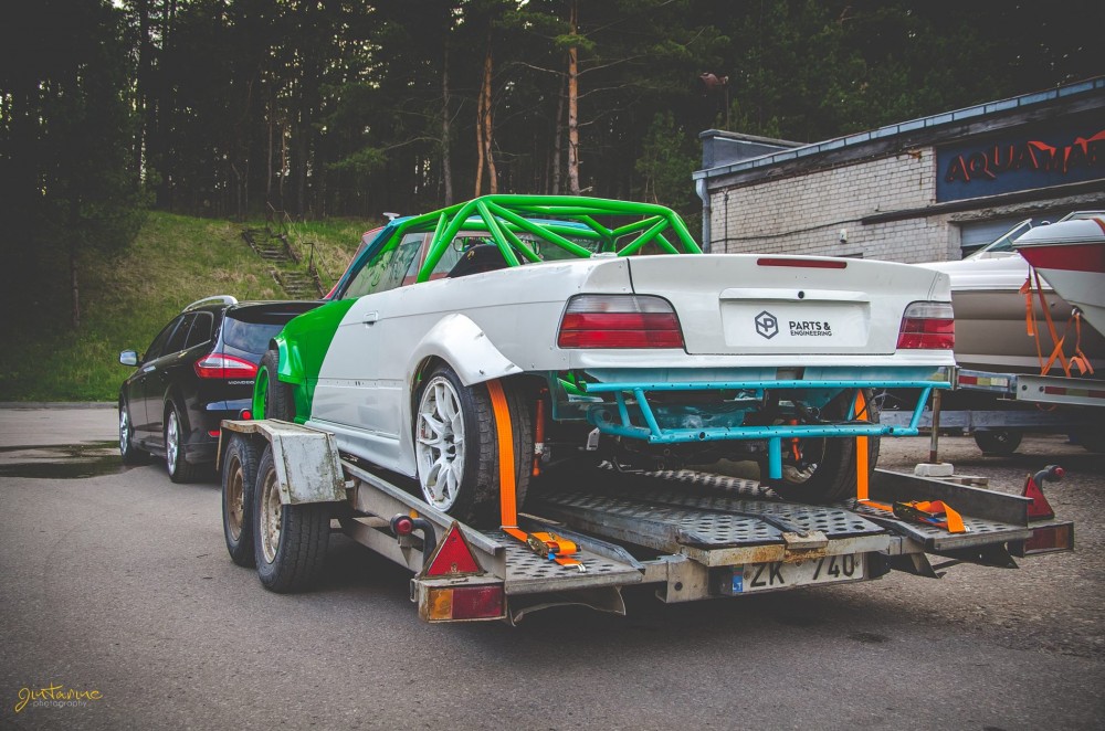 Atumobilis keliauja į Speed-Styling dirbtuves, o iš jų keliaus į <a href='https://www.tv3.lt/gaires/klaipeda' target='_blank' class='phrase'>Klaipėdos</a> varžybas. Gintarės Palubinskaitės nuotrauka