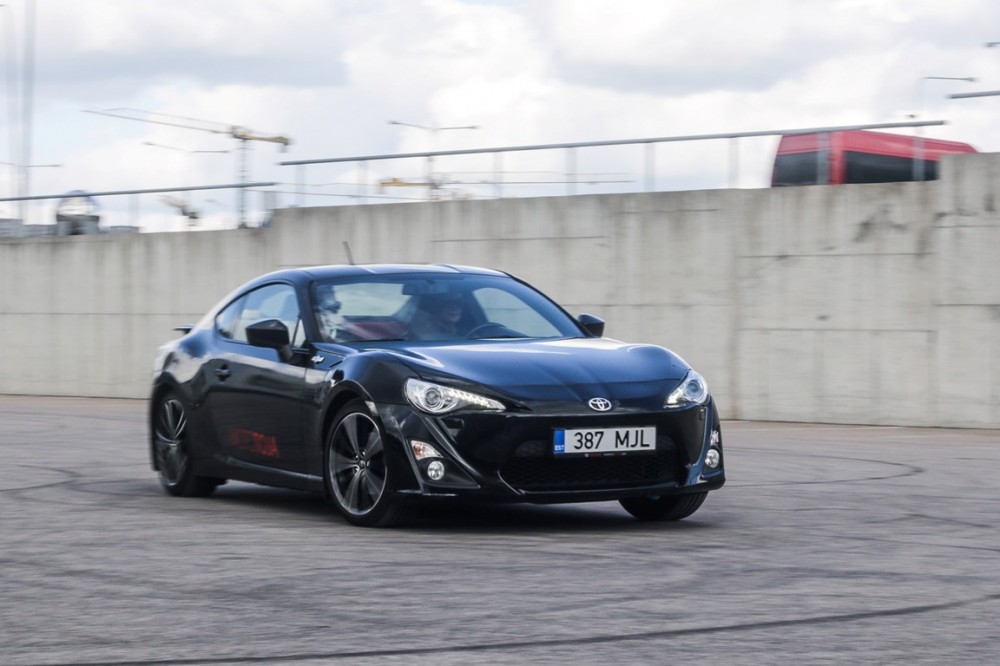 <a href='https://www.autobilis.lt/skelbimai/naudoti-automobiliai/toyota' target='_blank' class='phrase'>Toyota</a> GT86
