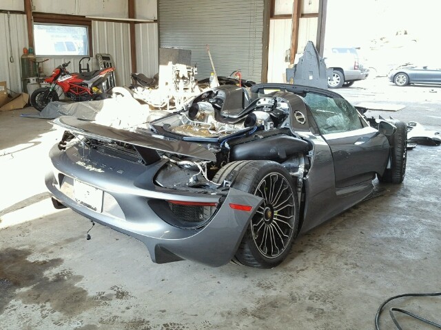 <a href='https://www.autobilis.lt/skelbimai/naudoti-automobiliai/porsche' target='_blank' class='phrase'>Porsche</a> 918 Spyder (2)