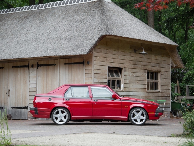 Alfa Romeo 75 (2)