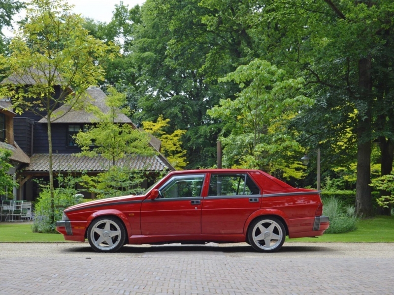 Alfa Romeo 75 (3)