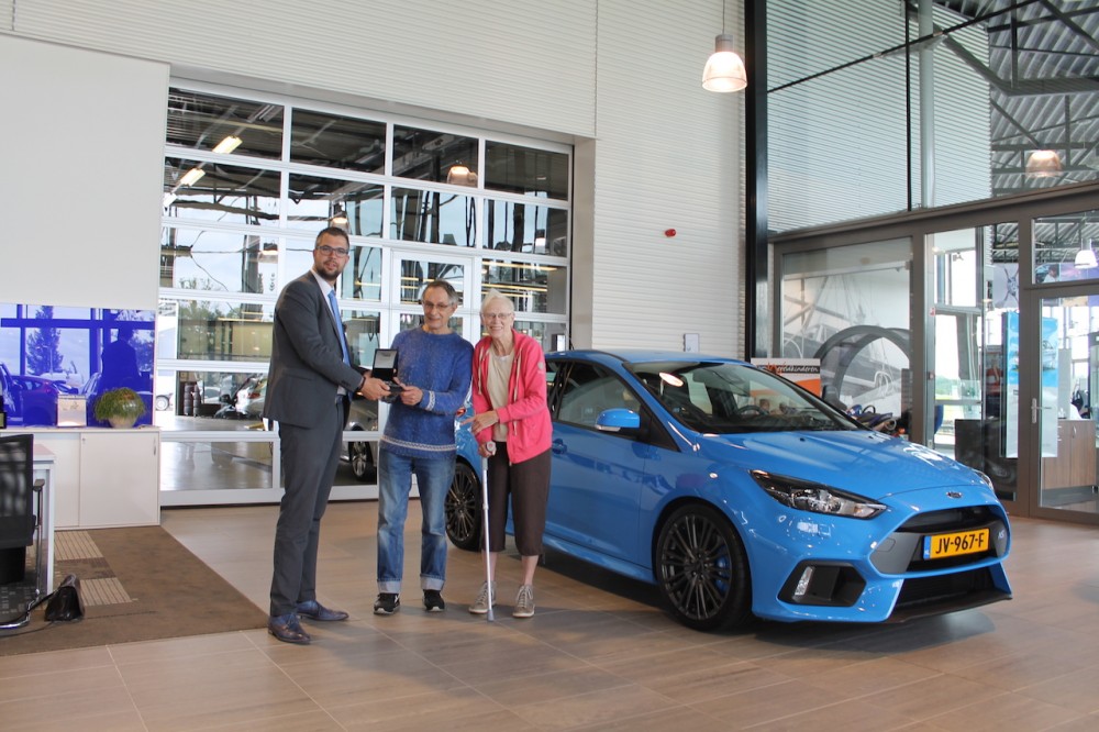 <a href='https://www.autobilis.lt/skelbimai/naudoti-automobiliai/ford' target='_blank' class='phrase'>Ford</a> Focus RS (2)