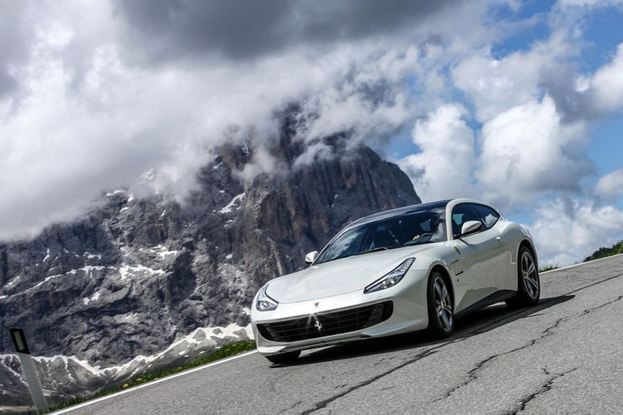 Automobiliai, kurie vis dar komplektuojami su V12 tipo varikliais  (10)