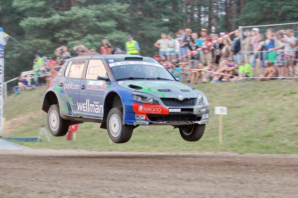 nuotr. Dace Janova 300 Lakes Rally jump Samuitis S2000