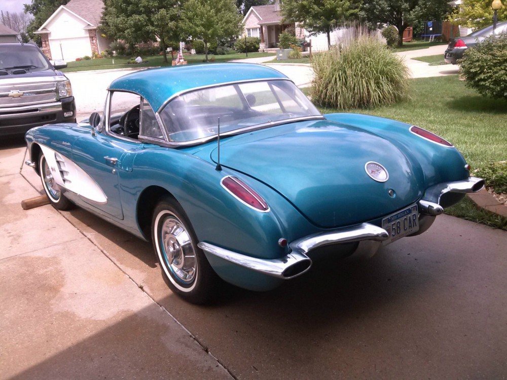 Chevrolet Corvette (2)