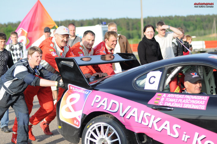 Paskutinis gegužės savaitgalis. 4 val. lenktynės-automanas.jpg