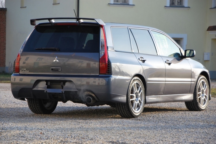 Mitsubishi Lancer EVO IX (4)
