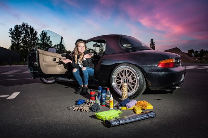 BMW Z3 rodsterį vairuojanti Giedrė