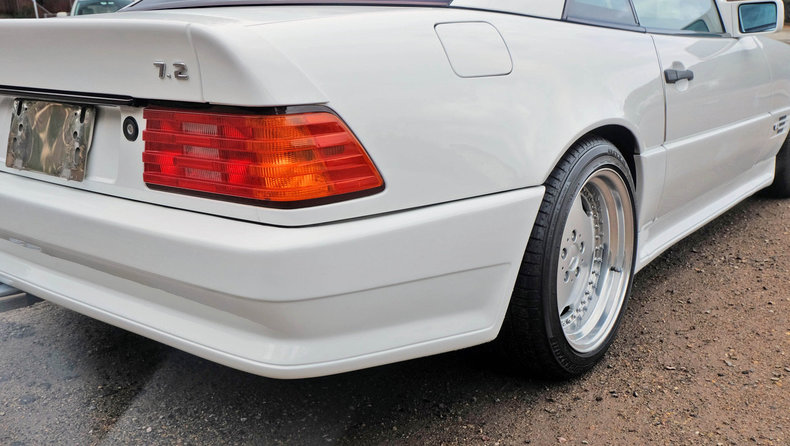 <a href='https://www.autobilis.lt/skelbimai/naudoti-automobiliai/mercedes-benz' target='_blank' class='phrase'>MERCEDES-BENZ</a> SL72 AMG (26)