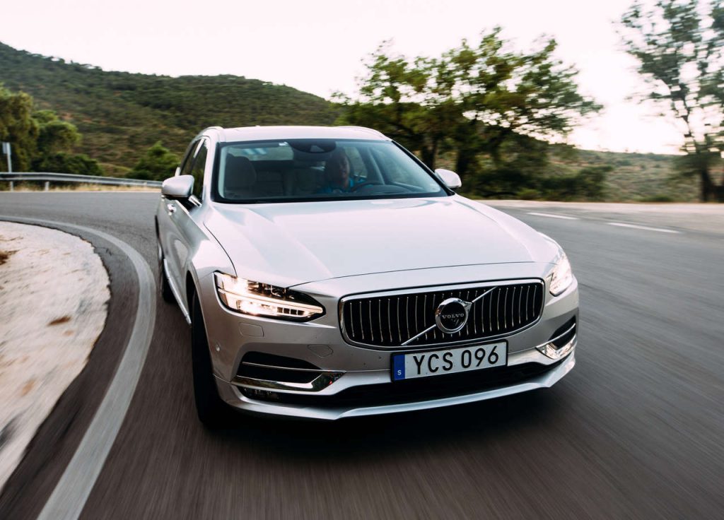 <a href='https://www.autobilis.lt/skelbimai/naudoti-automobiliai/volvo' target='_blank' class='phrase'>Volvo</a> V90 D5 Inscription