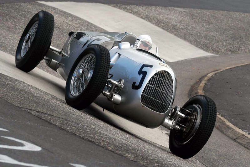 <a href='https://www.autobilis.lt/skelbimai/naudoti-automobiliai/audi' target='_blank' class='phrase'>Audi</a> Union