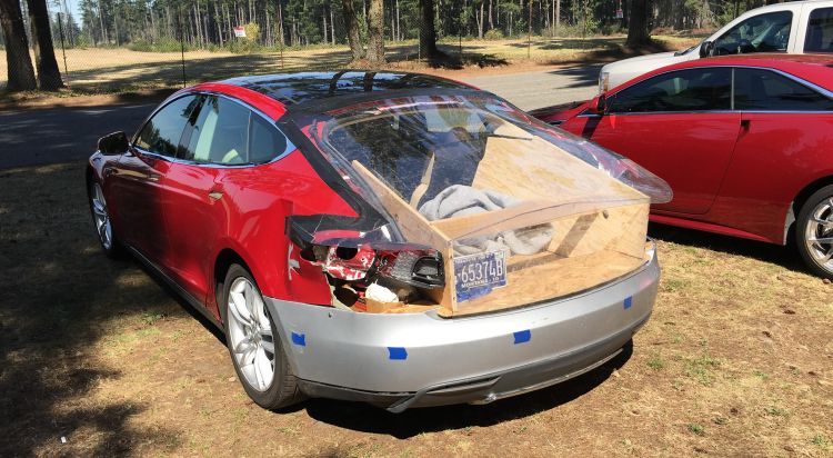 <a href='https://www.autobilis.lt/skelbimai/naudoti-automobiliai/tesla' target='_blank' class='phrase'>Tesla</a> šedevras 