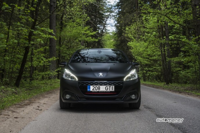 „Peugeot 208 GTI“ testas : Žymaus brolio pėdomis