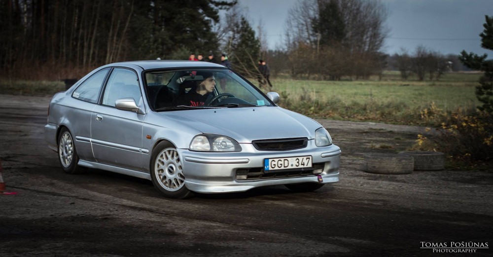 <a href='https://www.autobilis.lt/skelbimai/naudoti-automobiliai/honda' target='_blank' class='phrase'>Honda</a> Civic
