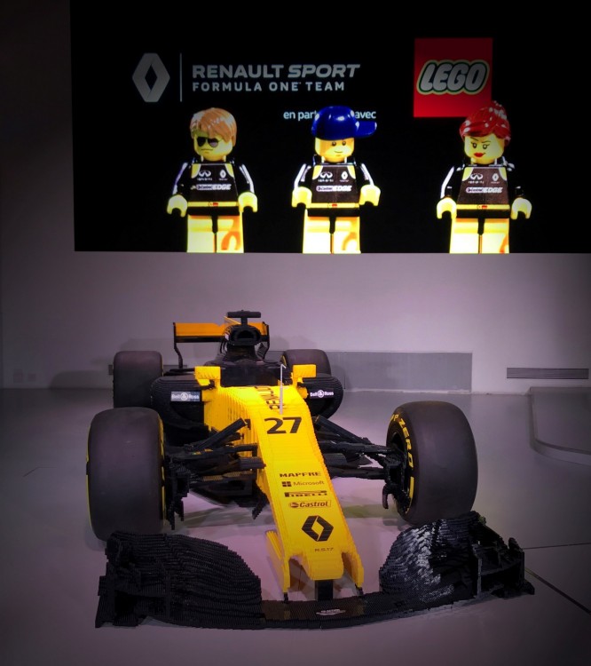2017 - Monoplace R.S.17 à échelle 1 construite en briques LEGO