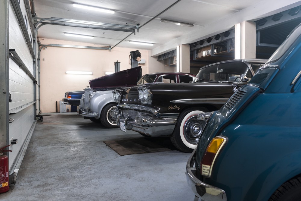 Šarūno Žitkevičiaus dirbtuvių vidus ( Arnoldo Ivanausko nuotr.) Classic Car Loft dirbtuvės