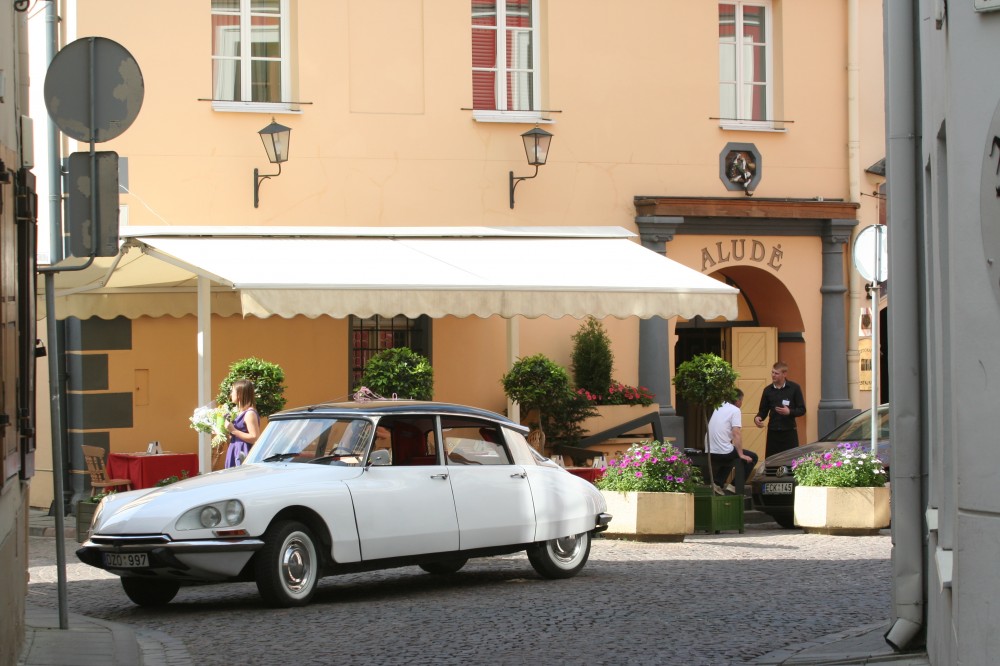 Arūno vairuojamas <a href='https://www.autobilis.lt/skelbimai/naudoti-automobiliai/citroen' target='_blank' class='phrase'>Citroen</a> DS