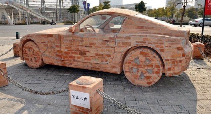 Iš plytų pagaminta BMW Z4 (2)