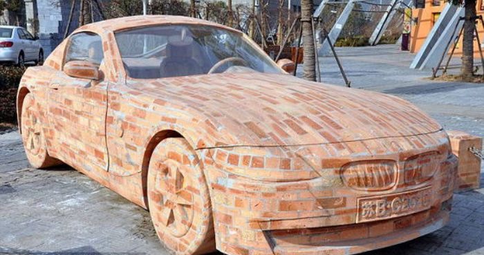 Iš plytų pagaminta BMW Z4 (3)