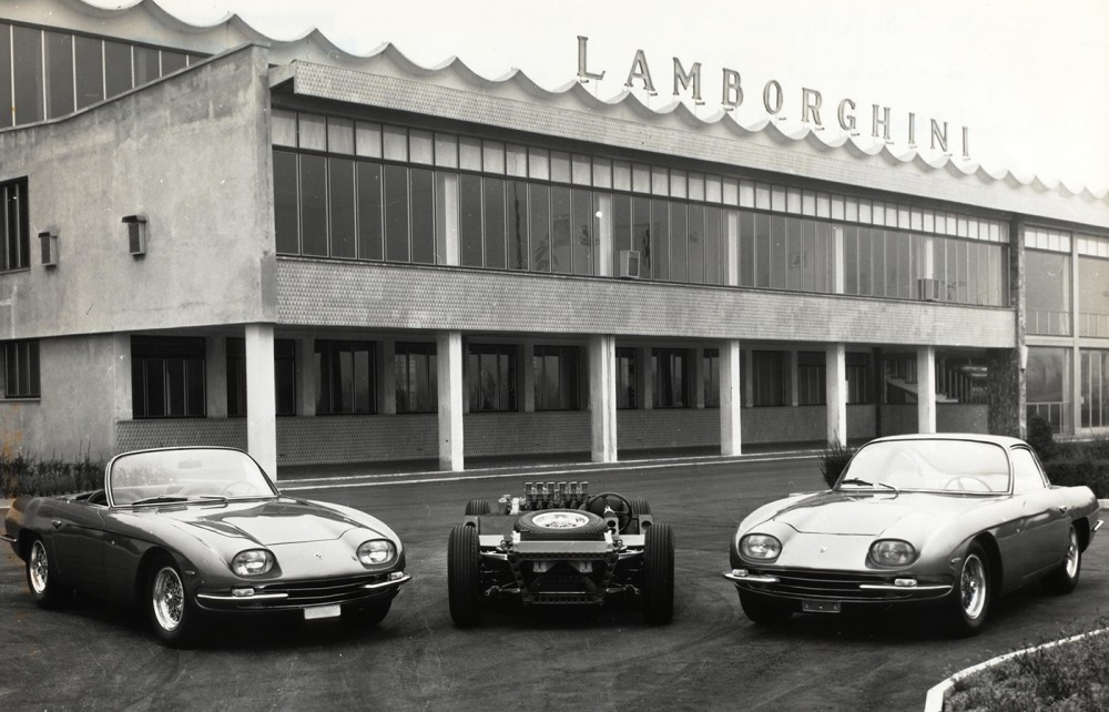 Lamborghini 350 GT šalia Miura važiuoklės