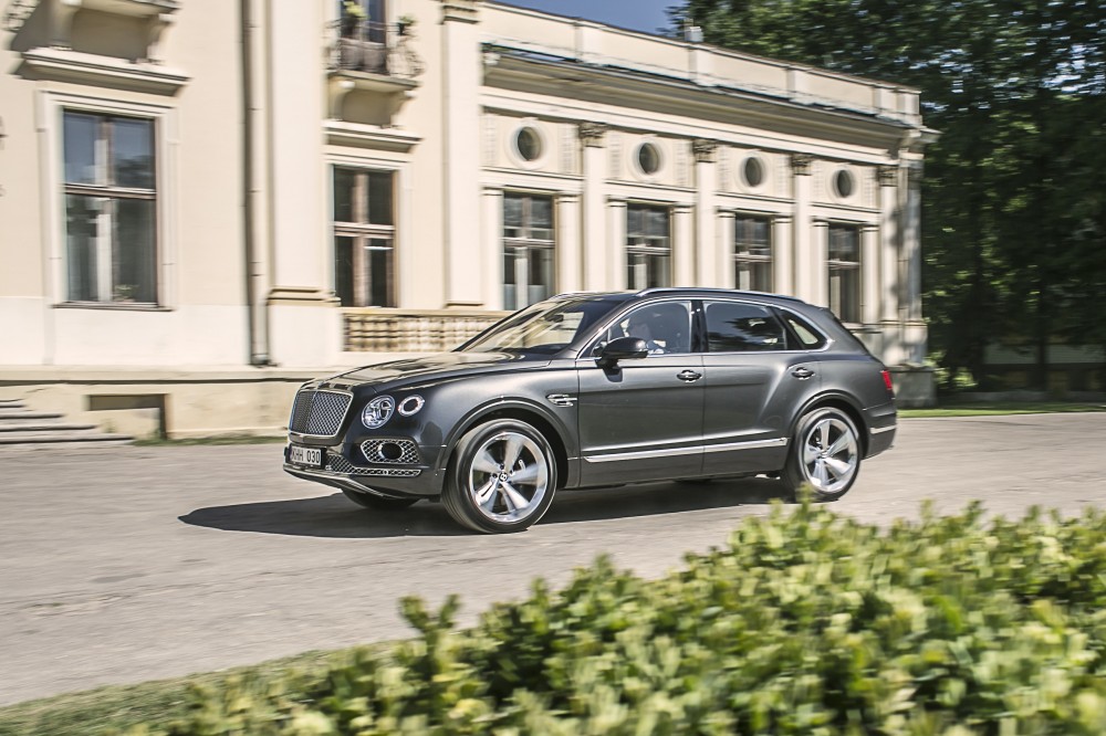 Bentley Bentayga V8 (3)