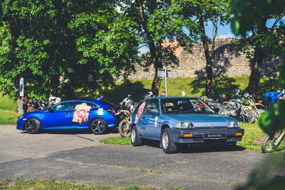 <a href='https://www.autobilis.lt/skelbimai/naudoti-automobiliai/honda' target='_blank' class='phrase'>Honda</a> Civic (1)