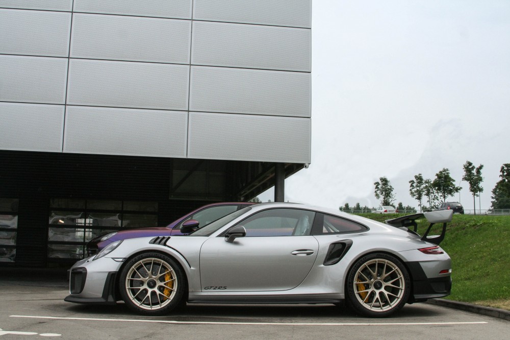 Porsche 911 GT2 RS (2)