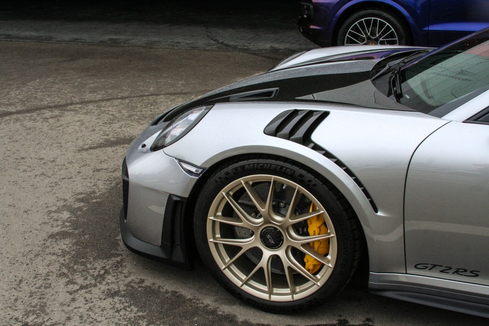 Porsche 911 GT2 RS (1)