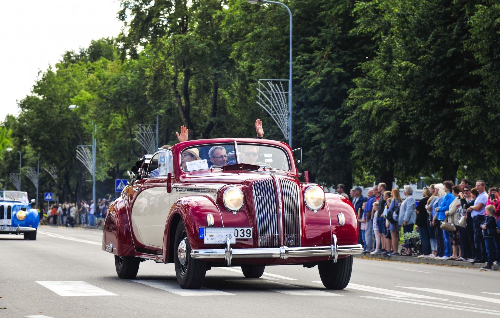 Nesenstanti Klasika 2017. Geriausias senovinis automobilis - Opel Admiral, pagamintas 1939-ais metais. Iplonos Daubaraitės nuotr.