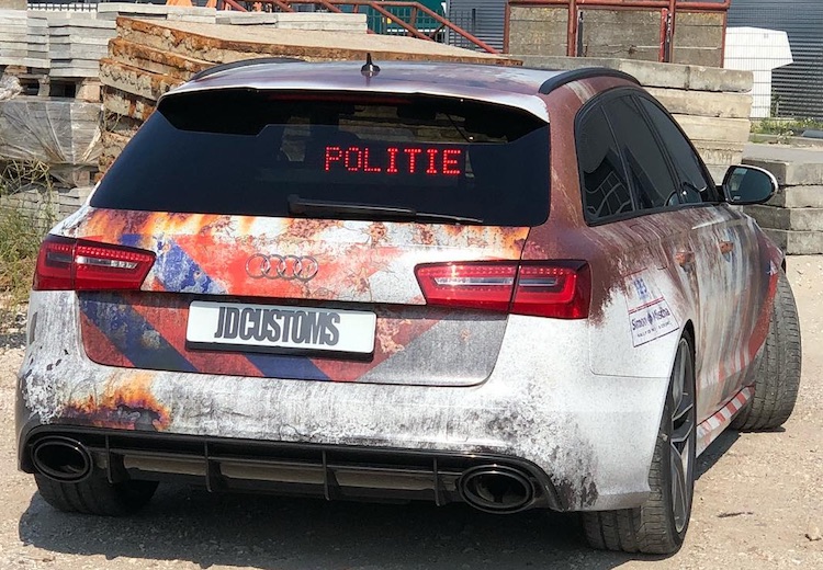 <a href='https://www.autobilis.lt/skelbimai/naudoti-automobiliai/audi' target='_blank' class='phrase'>Audi</a> RS6