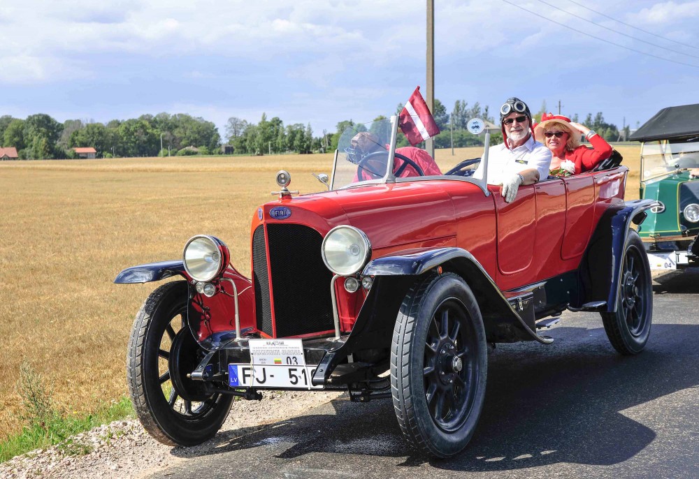 GERIAUSIAS SENOVINIS  AUTOMOBILIS (pag. iki 1946 m.) – FIAT 510 S, pagamintas 1922 m. Savininkas – Janis Oskerko (Latvija). Ilonos Daubaraitės nuotr.