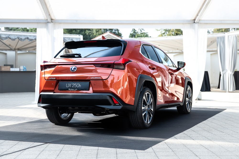 Lexus_UX_12