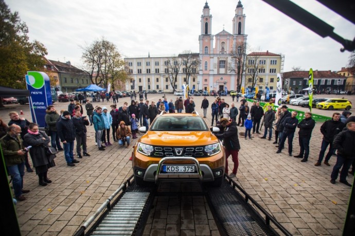 „Lietuvos metų automobilio“ konkurso dalyvių bandymai ant Peak Point platformos 