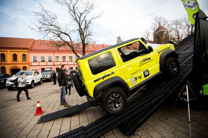 „Lietuvos metų automobilio“ konkurso dalyvių bandymai ant Peak Point platformos 