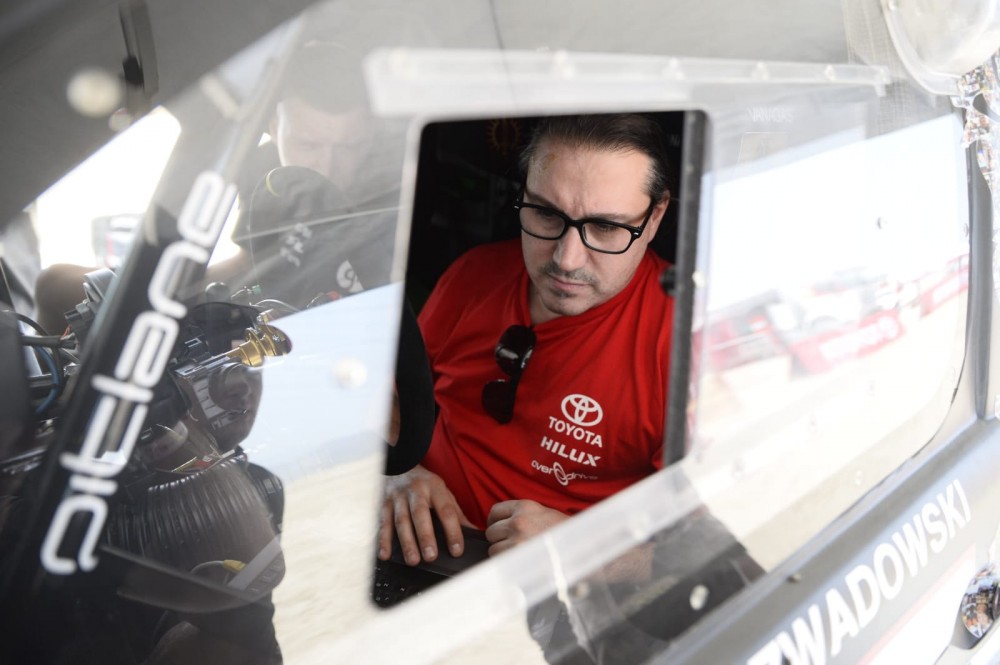 Po mankštos trasoje, „Black Hawk V“ aplankė jo gimdytojai – „Toyota Gazoo Racing“ inžinieriai.