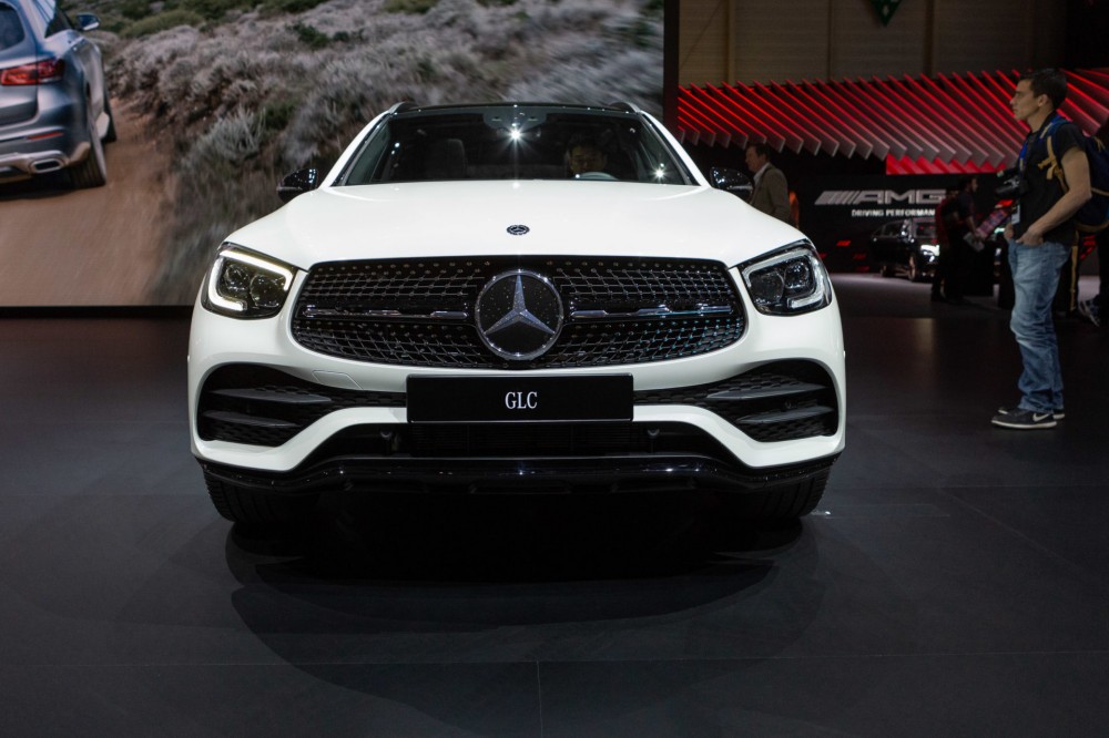 Hibridinę pavarą gavęs „Mercedes-Benz GLC“