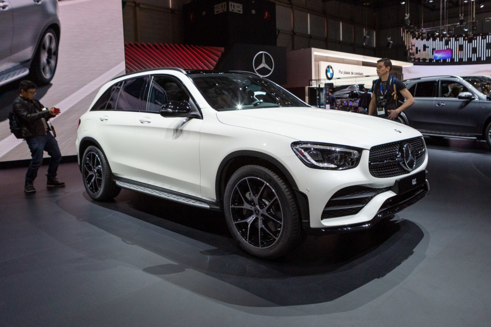 Hibridinę pavarą gavęs „Mercedes-Benz GLC“