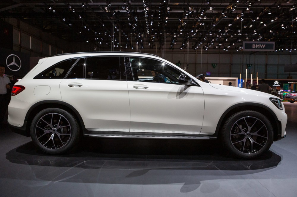 Hibridinę pavarą gavęs „Mercedes-Benz GLC“