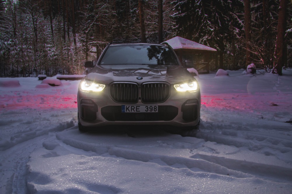 Naujos kartos BMW X5 M50d (3)