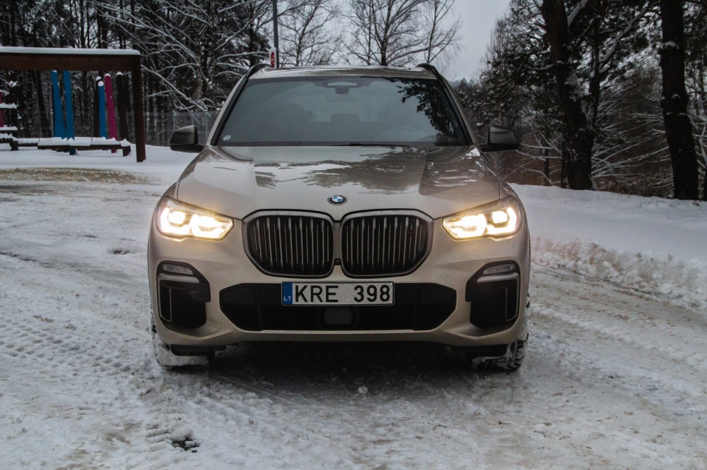 Naujos kartos BMW X5 M50d 